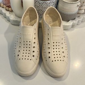 Native shoes. Unisex. Women’s 10 / men’s 8. Off white colour